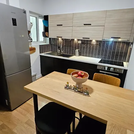 Heart Of Faliro 2br 5m Walk To - Newly Renovated * Athens